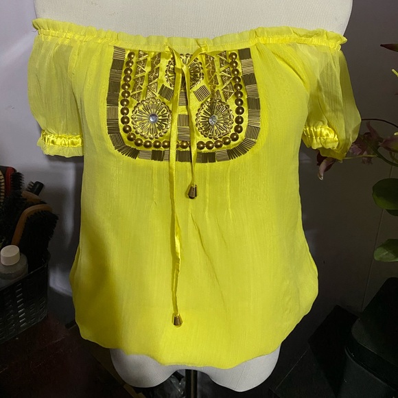 Cute peasant type blouse - Picture 2 of 8